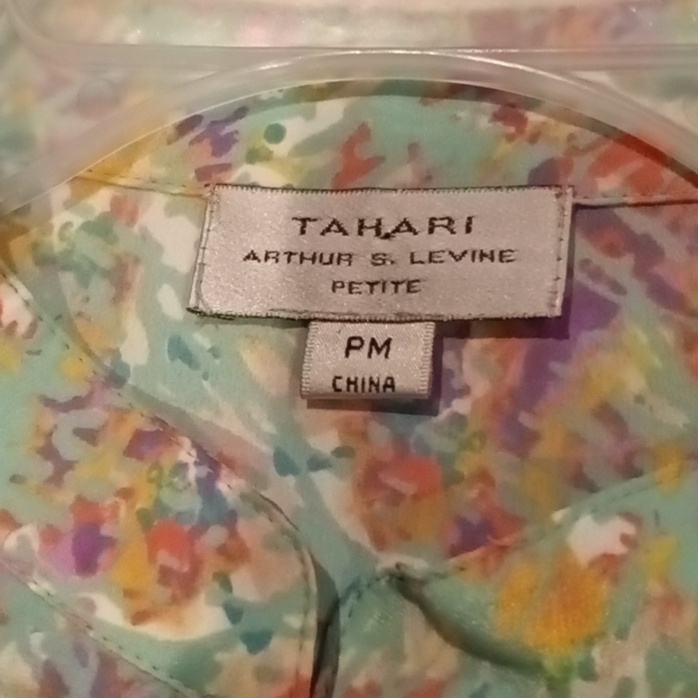 TAHARI multi-colored blouse w ruffled neckline & gold buttons Size PM